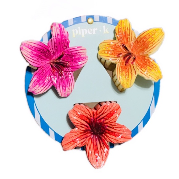 Piper K Accessories - NWT 🌺🌼🌸 Piper K Gorgeous Orchid Hair Claw Clips set of 3